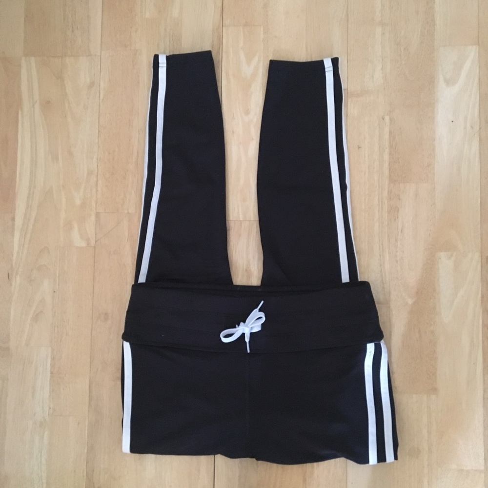 💜1/$16 or 2/$24💜#2 Black w/ white side stripes